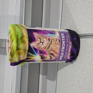 Wild Frontier Plush Throw‎ Wilderness Galactic Cat Multicolor 50 X 60" NWT